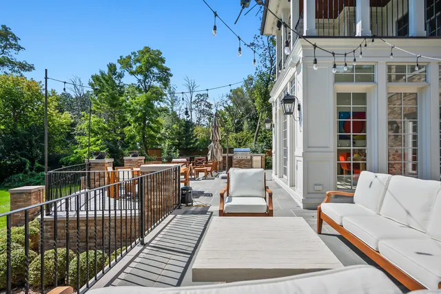 $3,995,000 | 6920 North Barnett Lane, Fox Point, WI 53217