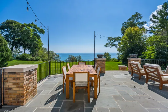 $4,250,000 | 6920 North Barnett Lane, Fox Point, WI 53217