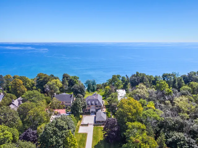 $3,995,000 | 6920 North Barnett Lane, Fox Point, WI 53217
