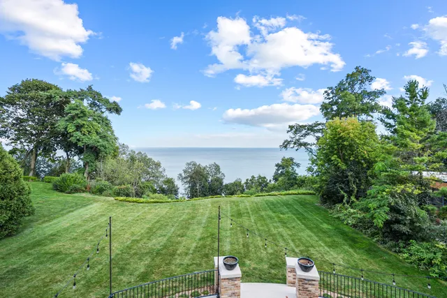 $4,250,000 | 6920 North Barnett Lane, Fox Point, WI 53217