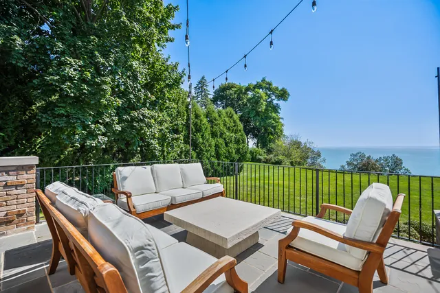 $4,250,000 | 6920 North Barnett Lane, Fox Point, WI 53217