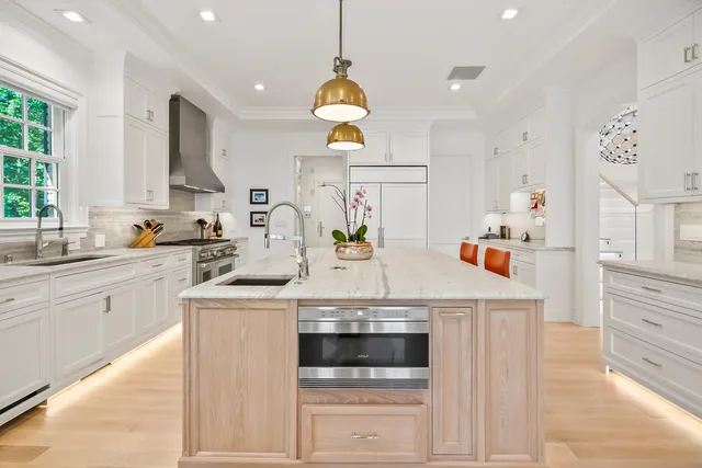 $3,995,000 | 6920 North Barnett Lane, Fox Point, WI 53217