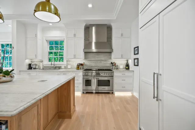 $3,995,000 | 6920 North Barnett Lane, Fox Point, WI 53217