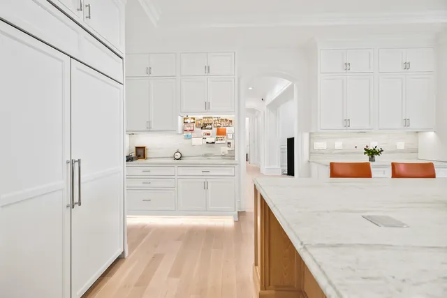 $3,995,000 | 6920 North Barnett Lane, Fox Point, WI 53217