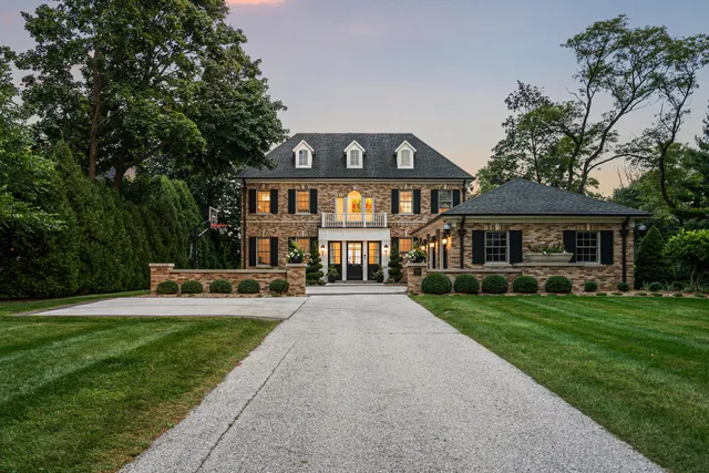 $4,250,000 | 6920 North Barnett Lane, Fox Point, WI 53217