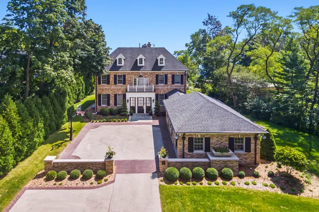 $3,995,000 | 6920 North Barnett Lane, Fox Point, WI 53217