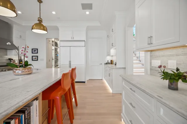 $3,995,000 | 6920 North Barnett Lane, Fox Point, WI 53217