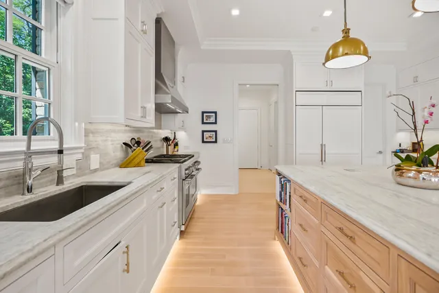 $4,250,000 | 6920 North Barnett Lane, Fox Point, WI 53217