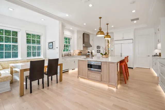 $4,250,000 | 6920 North Barnett Lane, Fox Point, WI 53217