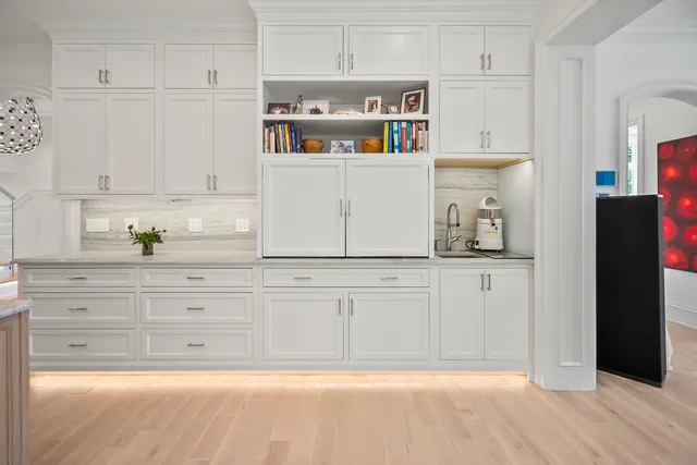 $4,250,000 | 6920 North Barnett Lane, Fox Point, WI 53217