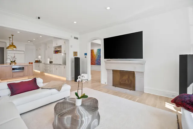 $3,995,000 | 6920 North Barnett Lane, Fox Point, WI 53217