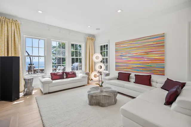 $3,995,000 | 6920 North Barnett Lane, Fox Point, WI 53217