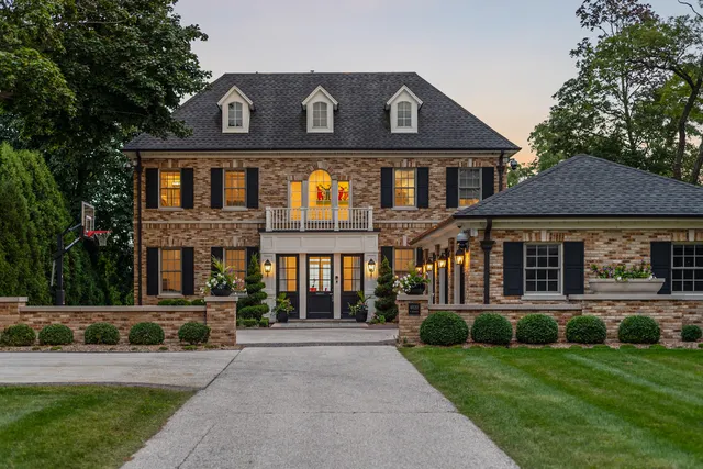 $4,250,000 | 6920 North Barnett Lane, Fox Point, WI 53217