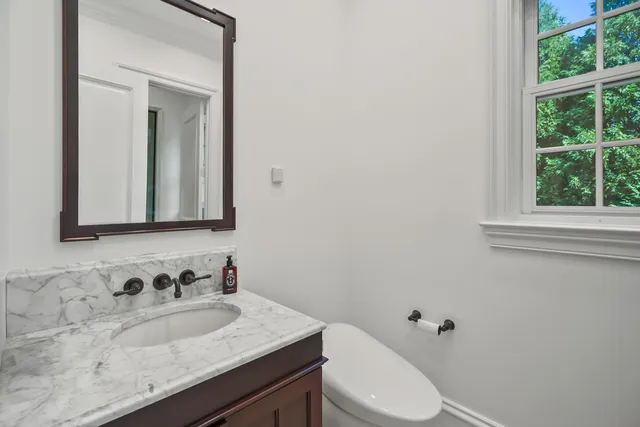 $3,995,000 | 6920 North Barnett Lane, Fox Point, WI 53217