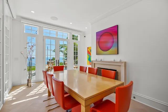 $4,250,000 | 6920 North Barnett Lane, Fox Point, WI 53217