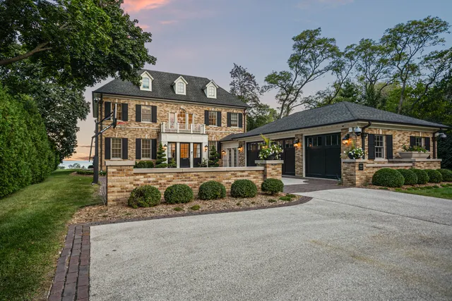 $4,250,000 | 6920 North Barnett Lane, Fox Point, WI 53217