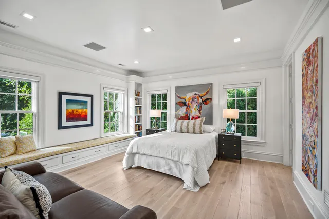 $3,995,000 | 6920 North Barnett Lane, Fox Point, WI 53217