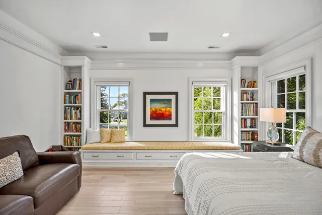 $3,995,000 | 6920 North Barnett Lane, Fox Point, WI 53217