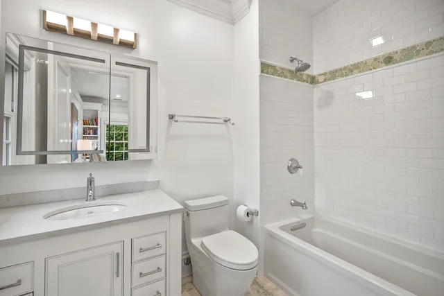 $4,250,000 | 6920 North Barnett Lane, Fox Point, WI 53217