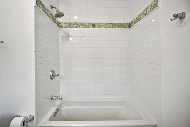 $4,250,000 | 6920 North Barnett Lane, Fox Point, WI 53217