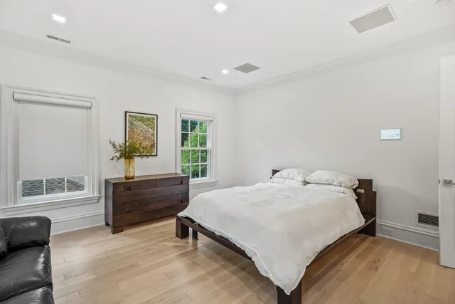 $3,995,000 | 6920 North Barnett Lane, Fox Point, WI 53217