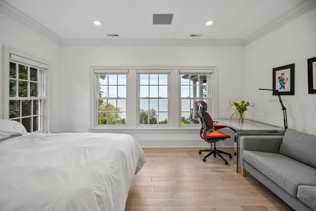 $4,250,000 | 6920 North Barnett Lane, Fox Point, WI 53217