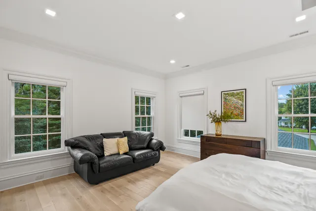 $3,995,000 | 6920 North Barnett Lane, Fox Point, WI 53217