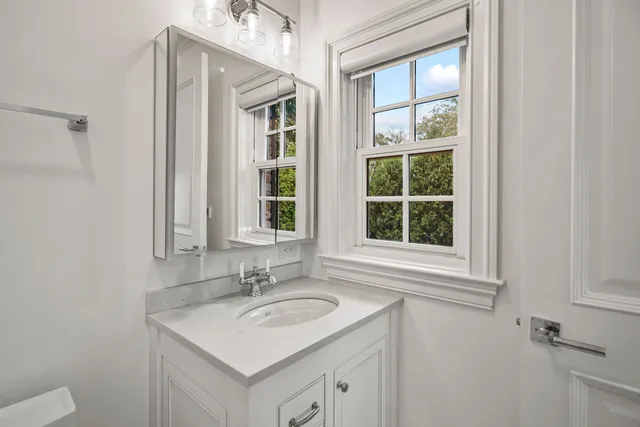 $4,250,000 | 6920 North Barnett Lane, Fox Point, WI 53217