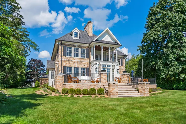 $4,250,000 | 6920 North Barnett Lane, Fox Point, WI 53217