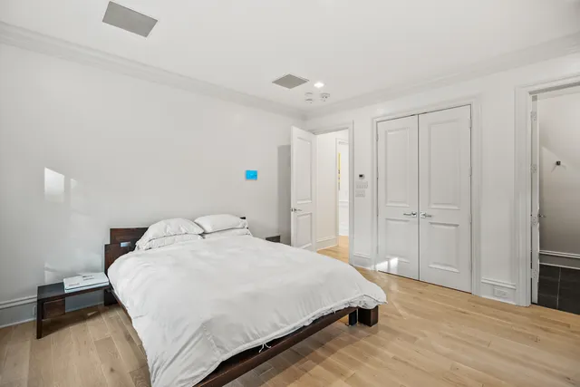 $4,250,000 | 6920 North Barnett Lane, Fox Point, WI 53217