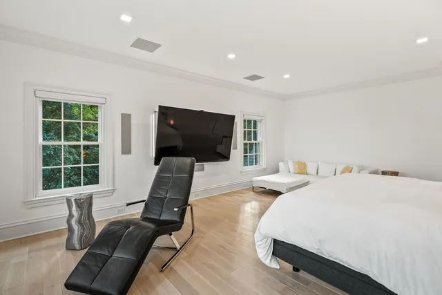 $3,995,000 | 6920 North Barnett Lane, Fox Point, WI 53217