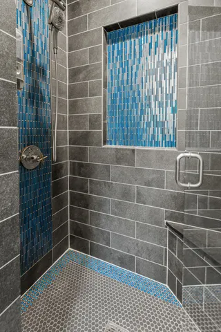 $4,250,000 | 6920 North Barnett Lane, Fox Point, WI 53217