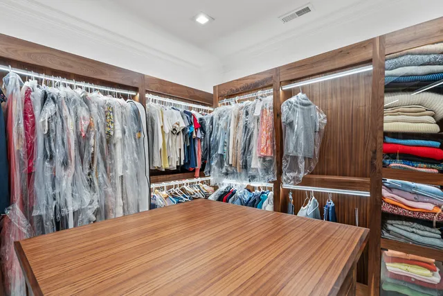 $3,995,000 | 6920 North Barnett Lane, Fox Point, WI 53217