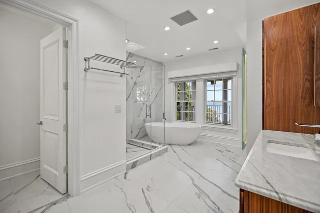 $3,995,000 | 6920 North Barnett Lane, Fox Point, WI 53217