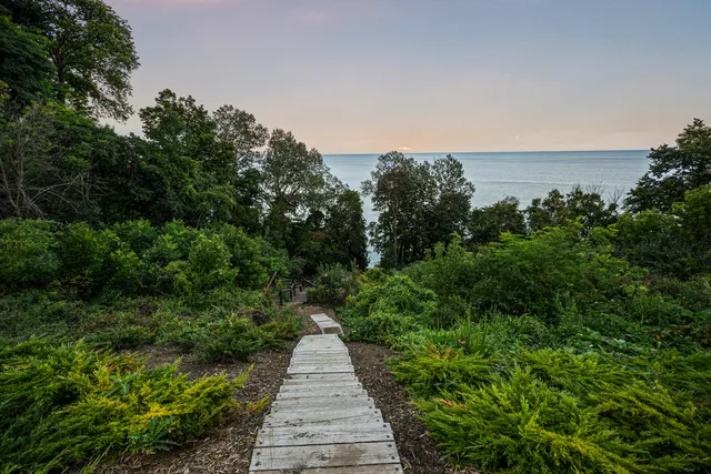 $3,995,000 | 6920 North Barnett Lane, Fox Point, WI 53217