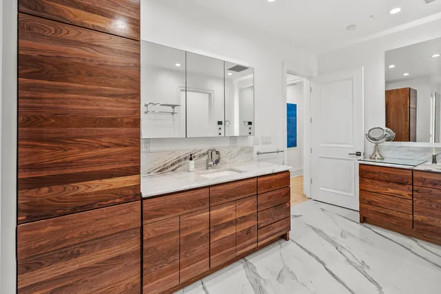 $3,995,000 | 6920 North Barnett Lane, Fox Point, WI 53217