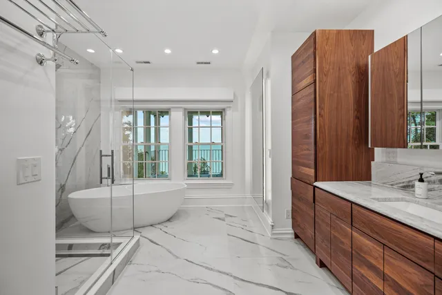 $4,250,000 | 6920 North Barnett Lane, Fox Point, WI 53217