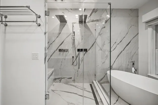 $4,250,000 | 6920 North Barnett Lane, Fox Point, WI 53217