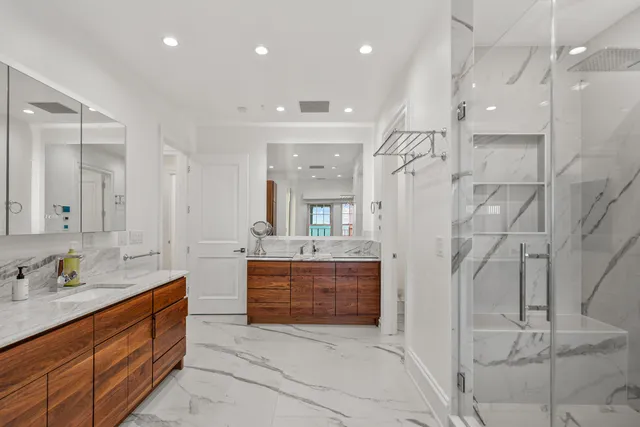 $4,250,000 | 6920 North Barnett Lane, Fox Point, WI 53217