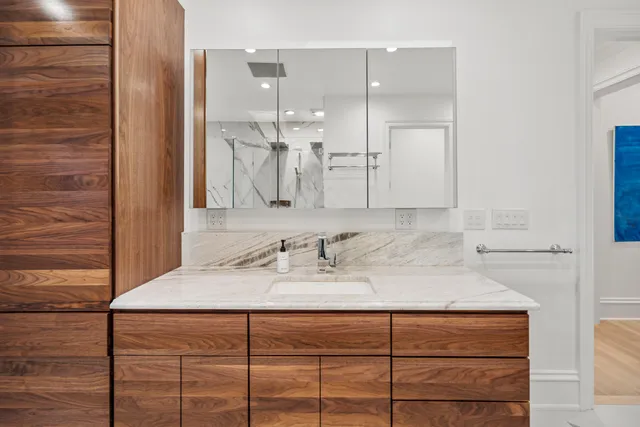 $4,250,000 | 6920 North Barnett Lane, Fox Point, WI 53217