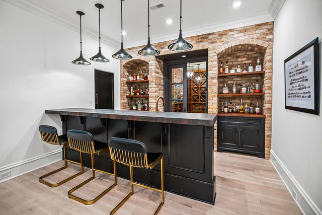 $4,250,000 | 6920 North Barnett Lane, Fox Point, WI 53217