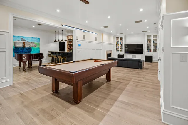 $3,995,000 | 6920 North Barnett Lane, Fox Point, WI 53217