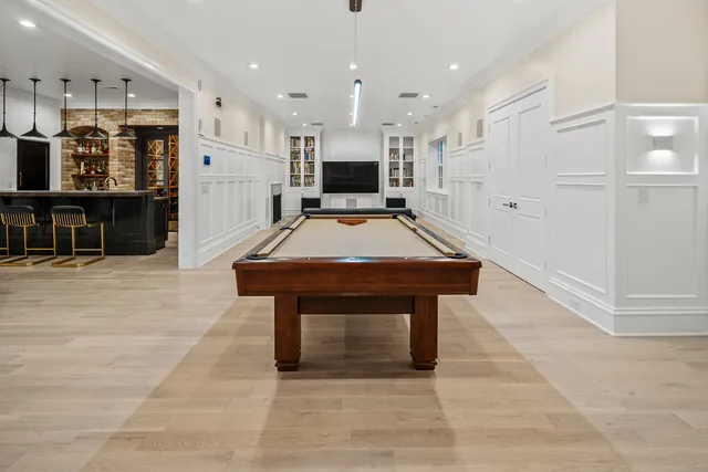 $3,995,000 | 6920 North Barnett Lane, Fox Point, WI 53217