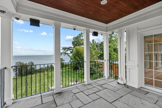 $4,250,000 | 6920 North Barnett Lane, Fox Point, WI 53217