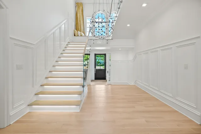 $3,995,000 | 6920 North Barnett Lane, Fox Point, WI 53217