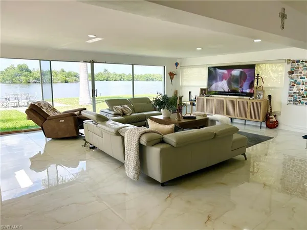 $3,900 | 337 Shore Drive, Fort Myers, FL 33905