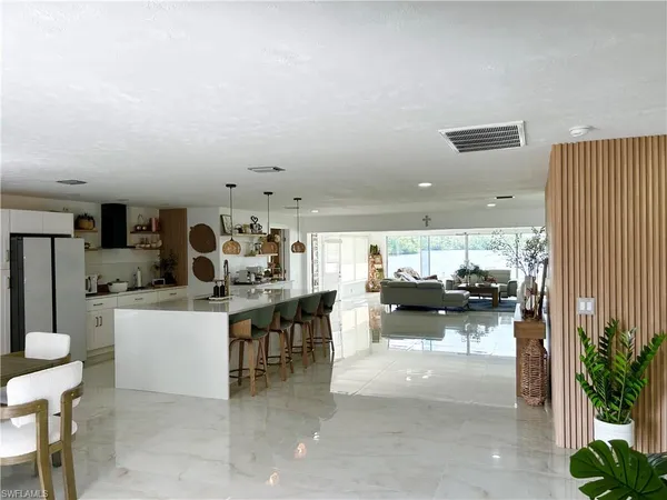 $3,900 | 337 Shore Drive, Fort Myers, FL 33905