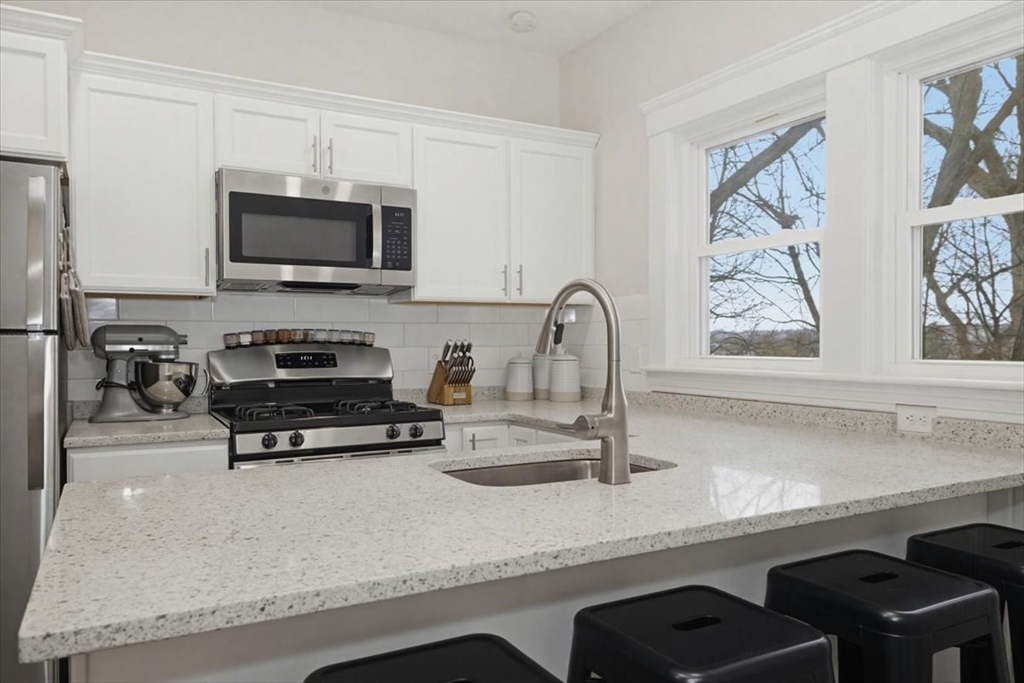36 Eagle Road Worcester, MA 01605 - Photo 3 of 40 Gallery Image 3