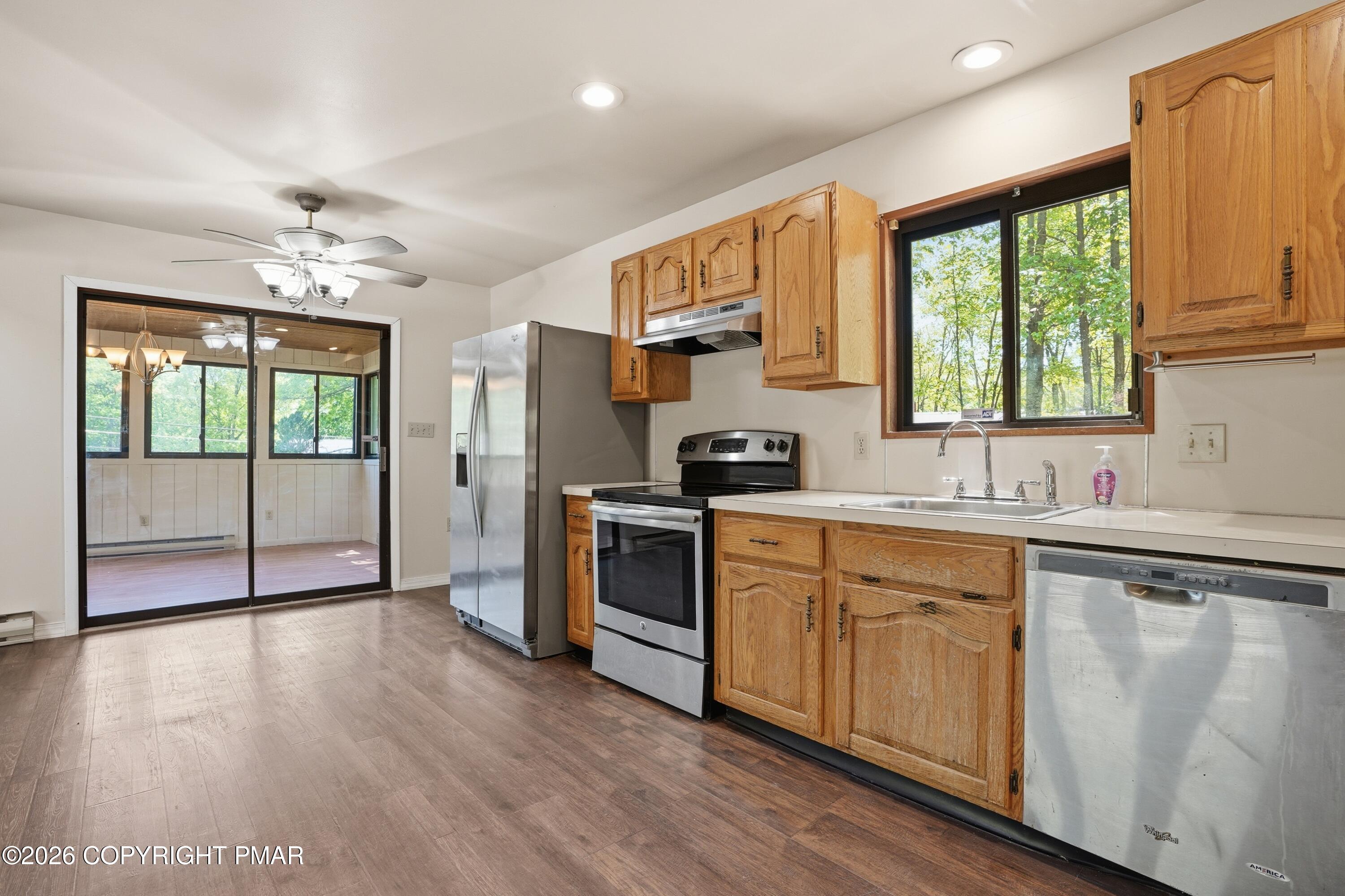 107 Morris Place Bushkill, PA 18324 - Photo 14 of 52 Kitchen