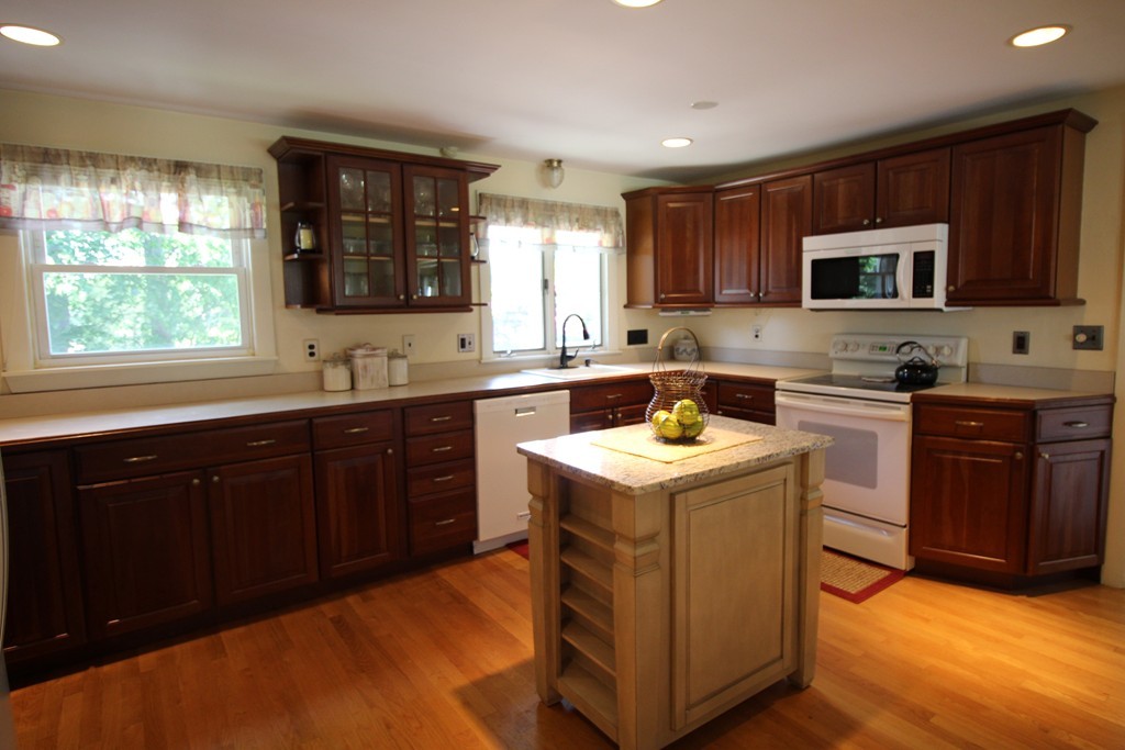 16 R Ward Street Woburn, MA 01801 - Photo 5 of 25 Gallery Image 5